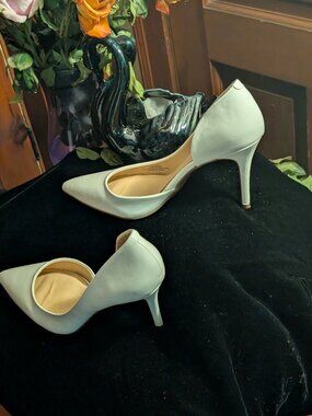Step-intoJessica Simpson Stiletto Heels -White leather - 10M - Like new